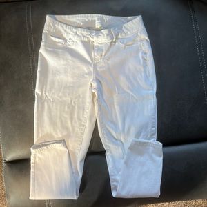 Maurice’s size medium/large white stretch ankle jeggings